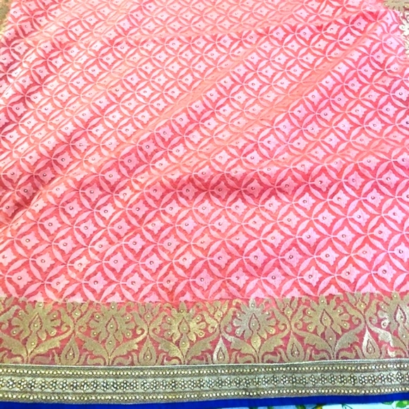 Peach joot saree with contrast blouse - Picture 3 of 8